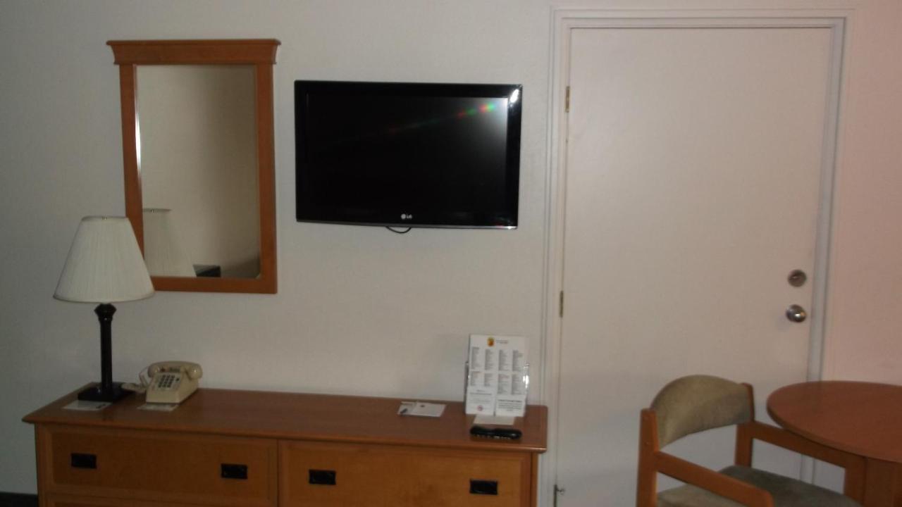 Hotel Super 8 By Wyndham Salina/Scenic Hills Area Zewnętrze zdjęcie